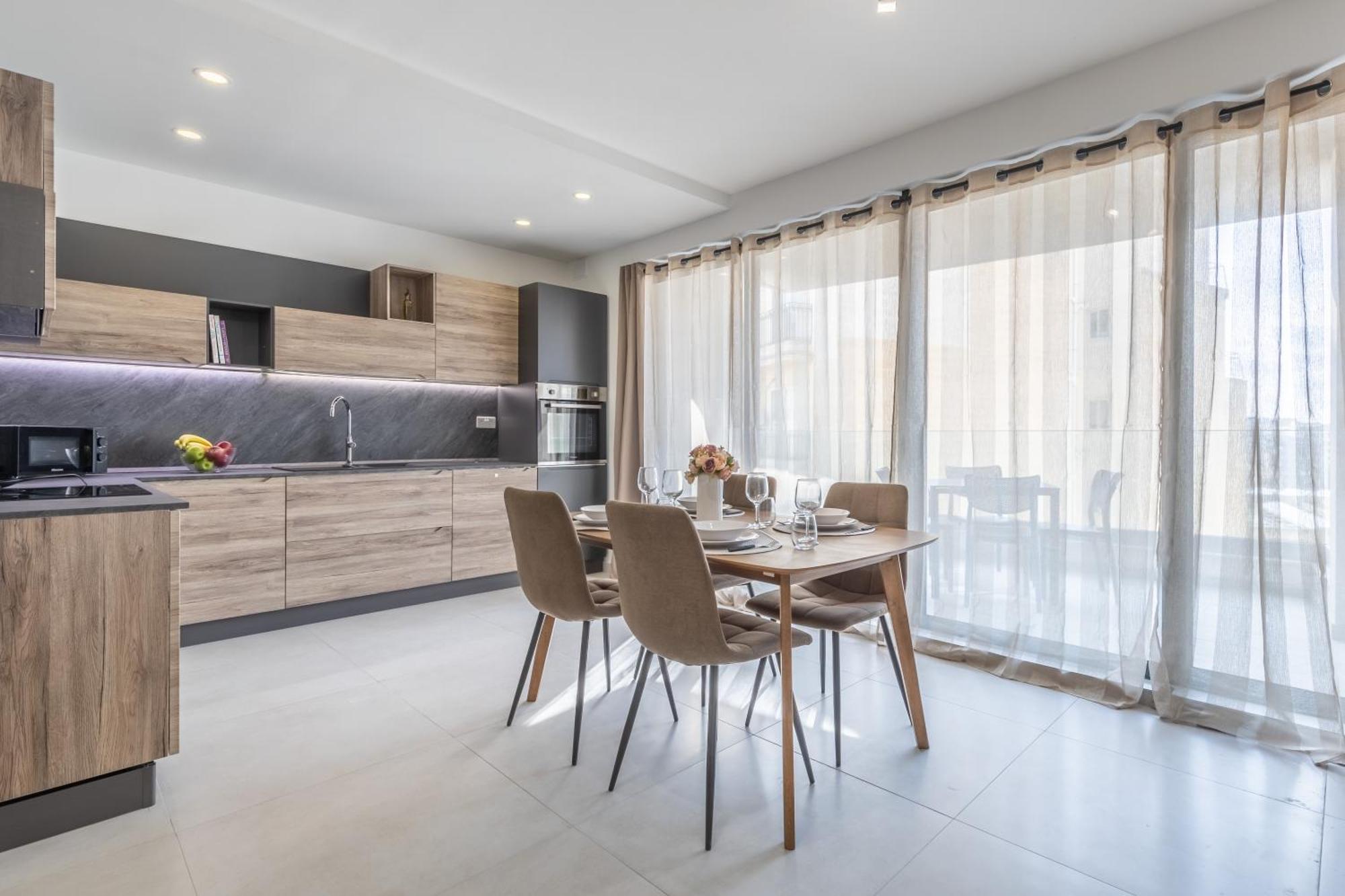 Steps Away From The Sea In - Sleeps 4 Apartment Sliema